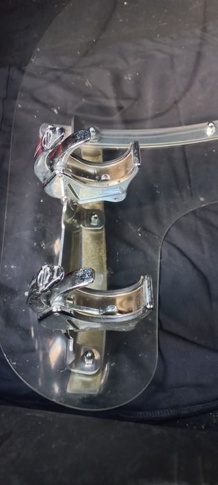 Vând parbriz Harley Dyna