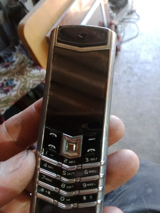Продам телефон vertu.
