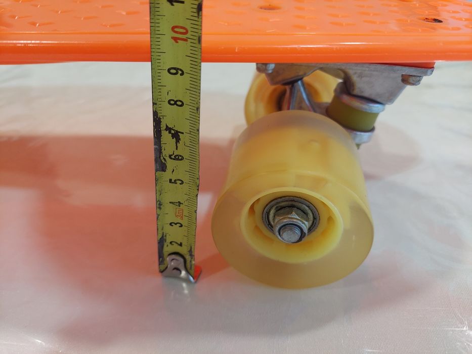 Продаю пениборд оранжевый.