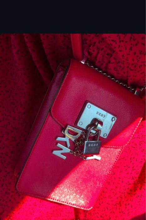 Розовая сумка Dkny брендінен сатылады. АТЫРАУ ҚАЛАСЫ