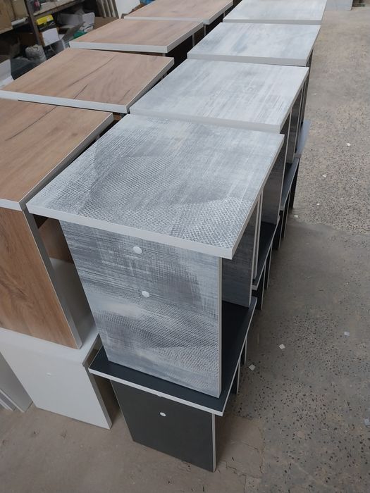 Куханый стол с табуретками