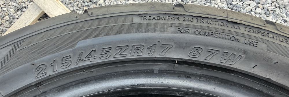 2бр 215/45/17 на 6,5мм семислик 21дот