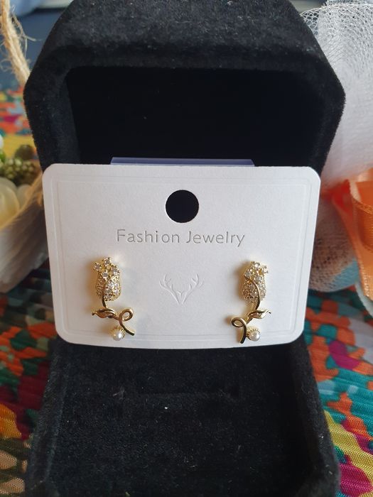 Нови! Продавам сребърни обеци с 14к златно покритие.