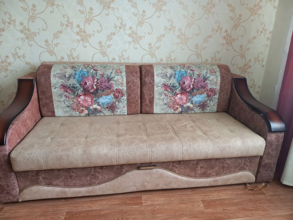 Диван сатылады,тройной раслад.