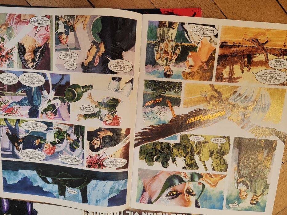 Колекция 2000AD комикси плюс подсрък артбук