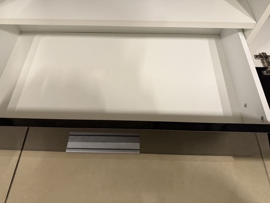 Холна секция бяло и черно