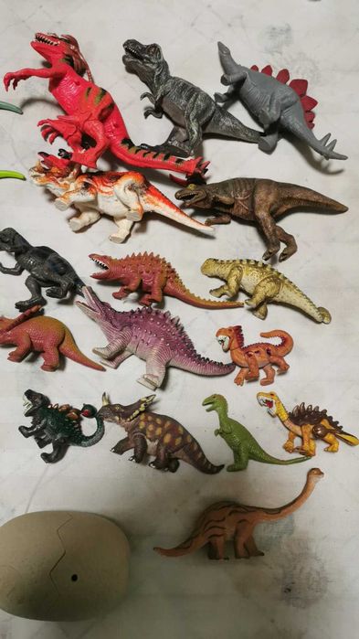 от филма  "Динозавър" фигурки от Макдоналдс