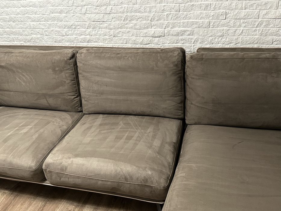 Стильный диван для гостиной