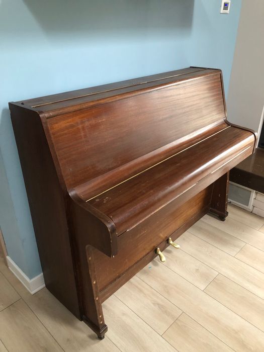 Pianina veche Whomes