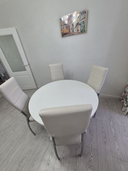 Продам стол и стулья