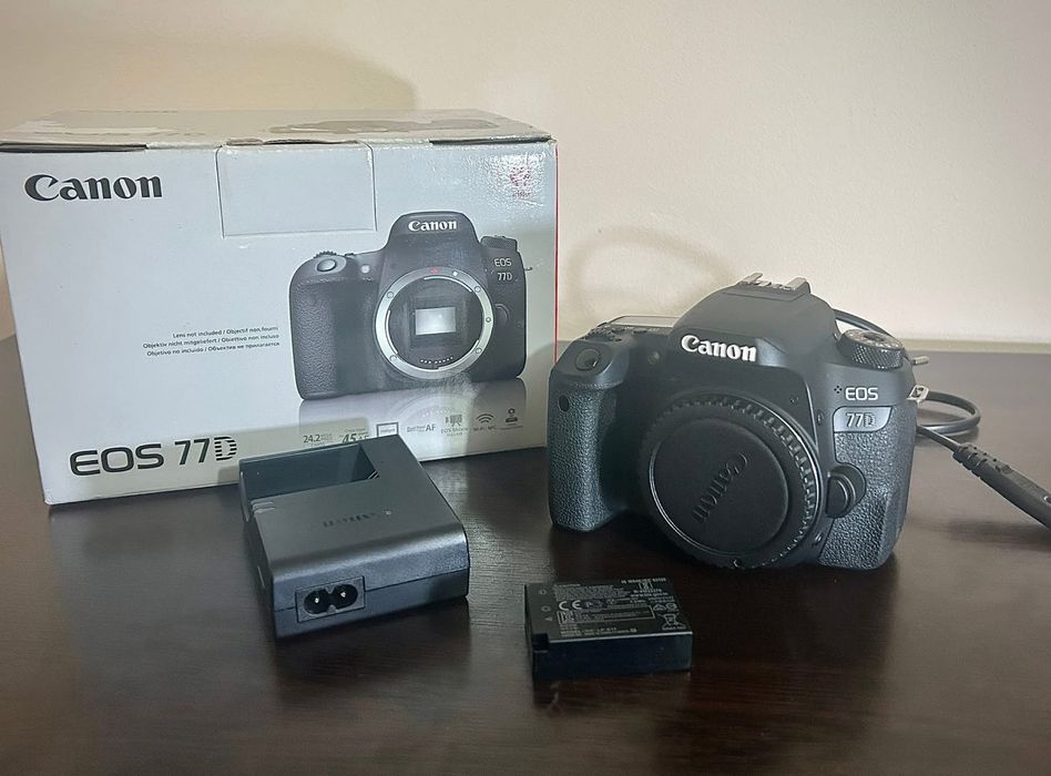 Body Canon 77D - doar 4600 de cadre