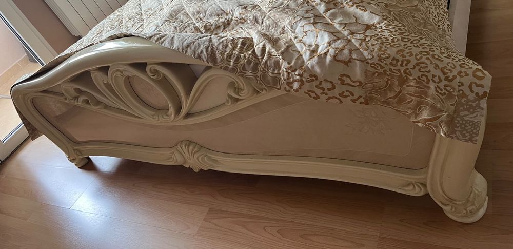 Спалня + нощни шкафчета + поматрачна  рамка - Италия - 700 лв.