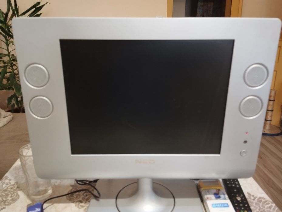 Телевизор на 12в и 220в