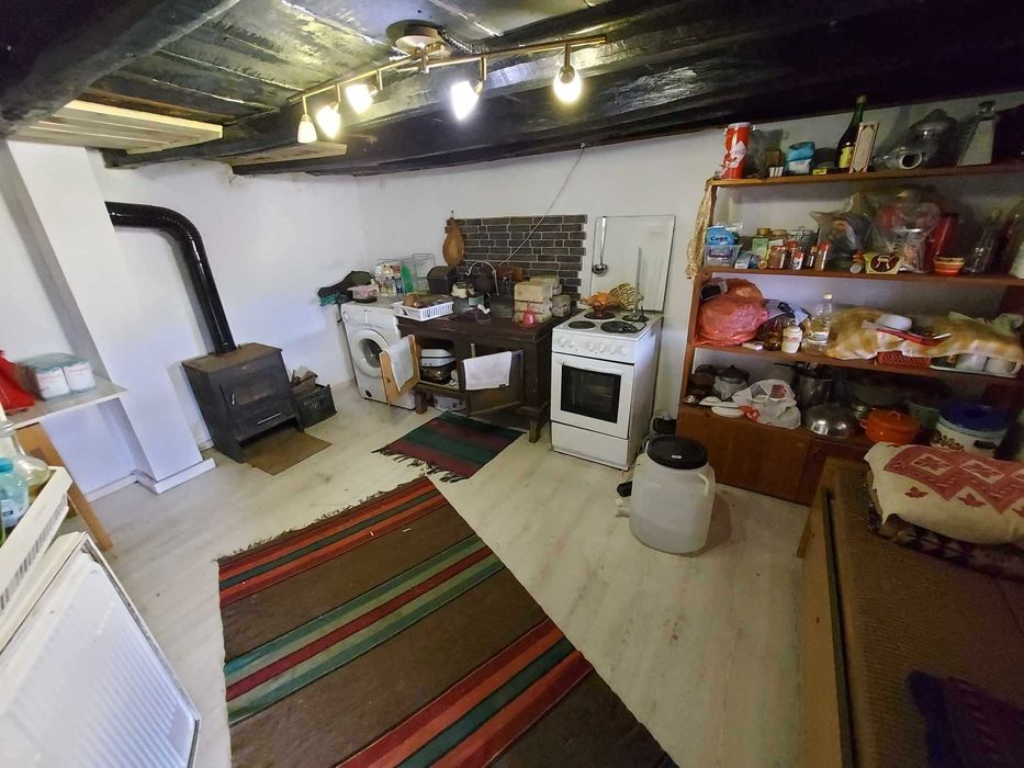 Продава се Къща в с. Царевци, Област Търговище - 320 кв.м за 563 €/кв.м - Снимка #13