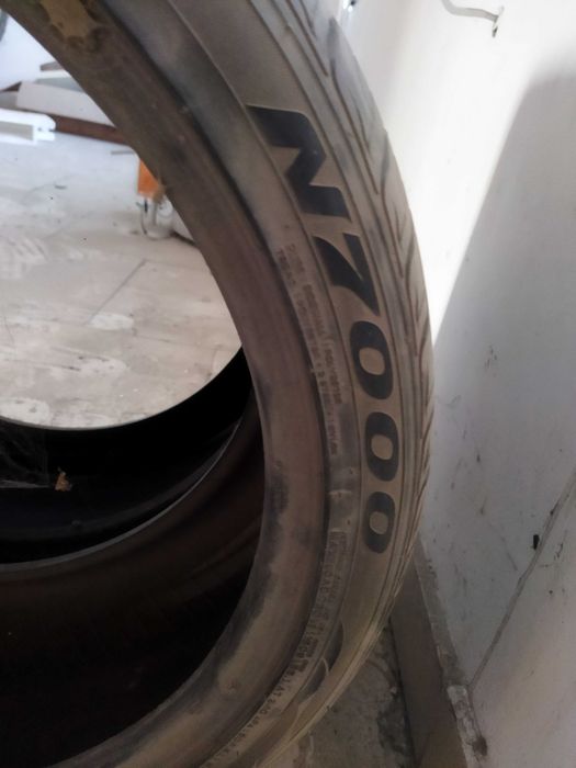 Nexen 255/35/R20