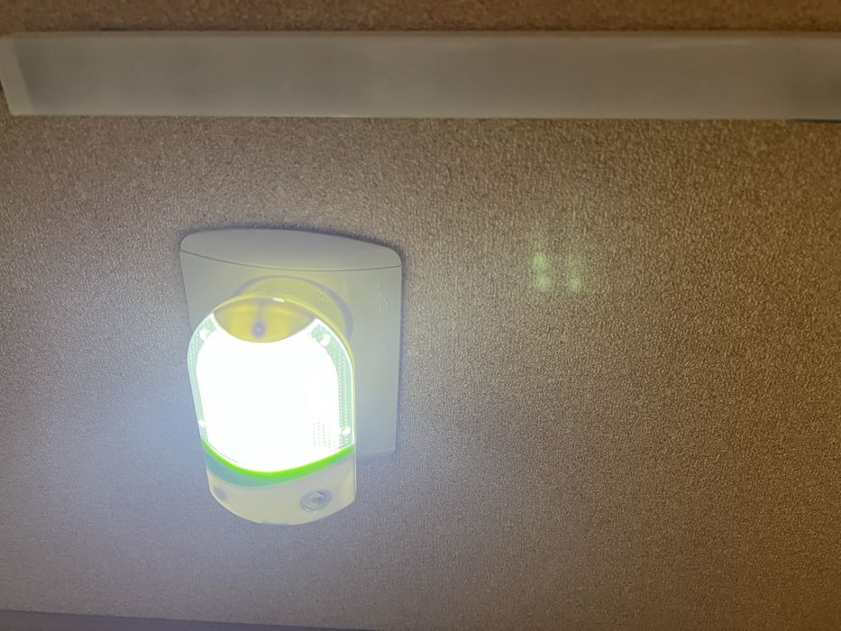 Ночник светильник с датчиком света в розетку