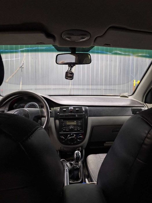 Срочно продается автомобиль Lacetti