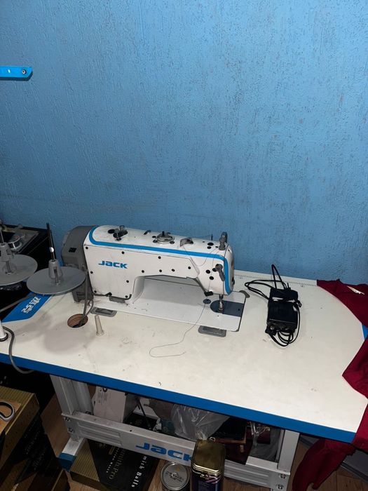 Продаем швейную машинку Jac