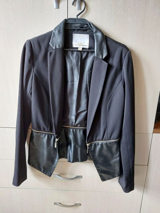 Дамско сако с дълъг ръкав