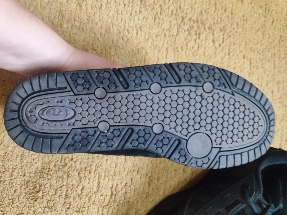 Продам кроссовки Adidas