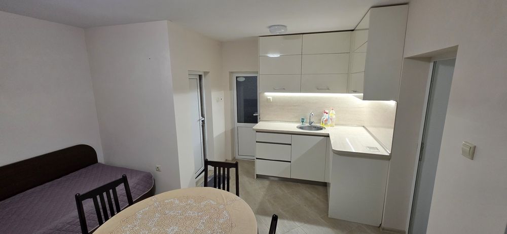 Къща с дворно място