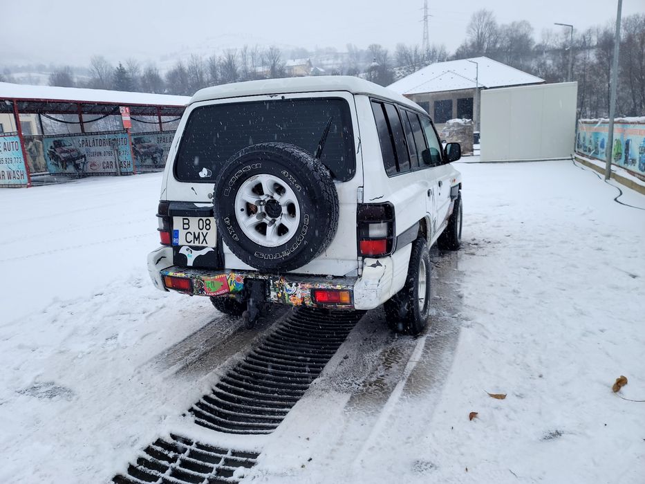 Vând sau dezmembrez Mitsubishi pajero motor 2.8