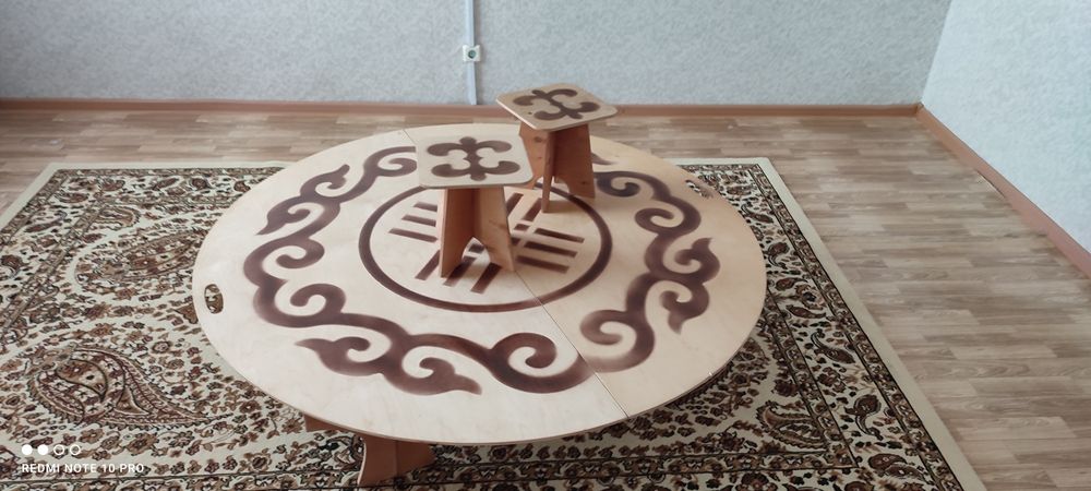 Продам круглый стол