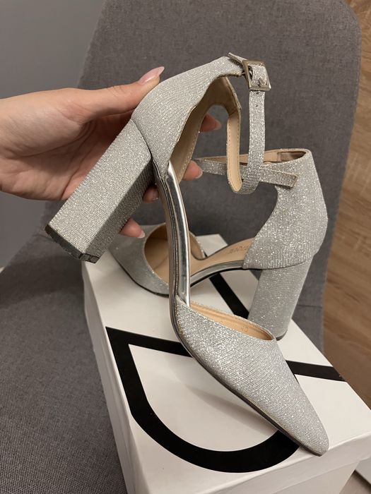 Обувки на ток сребристи