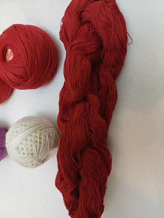 Macrame rosu si fire diverse
