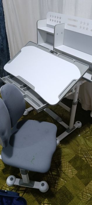 Продам детский письменный стол -38000