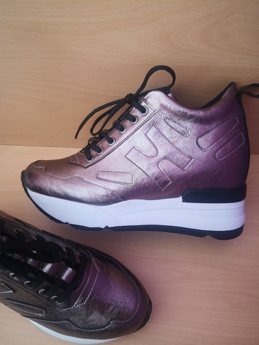 Нови маратонки на платформа