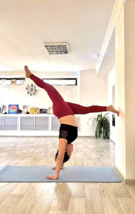 Инструктор по хатха йоге