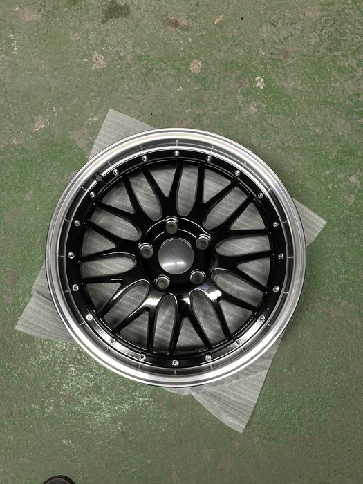 R17 5x114.3 стильные литые диски в идеале