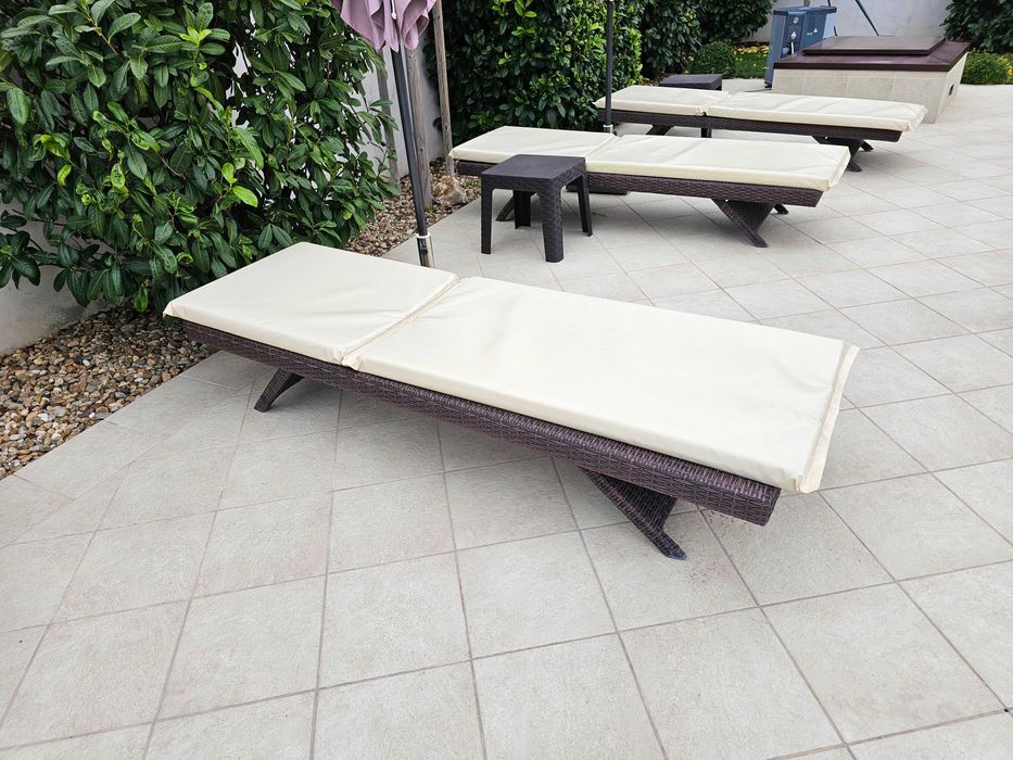 Ратанови шезлонги с винилови шалтета