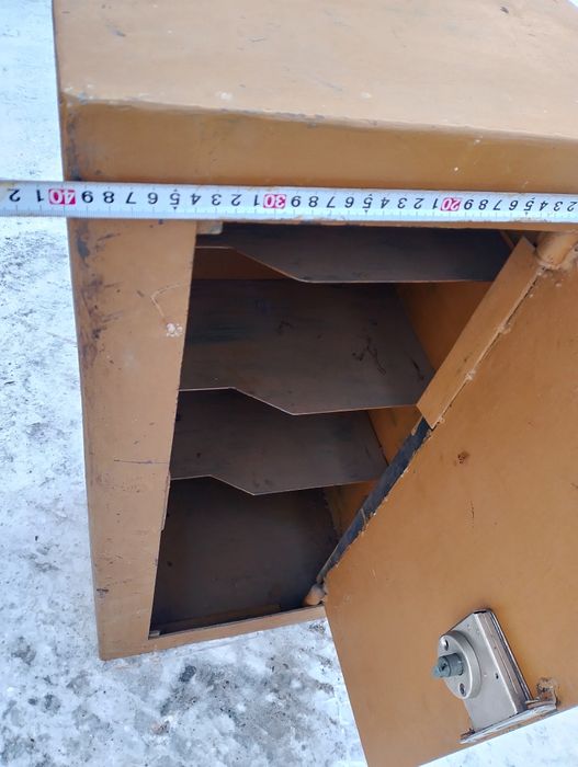 Продам сейф металлический