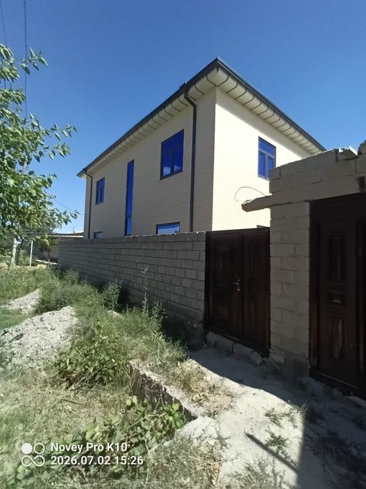 Uchastka a‘lo darajada qurilgan ikki qavatlik fasad tayyor