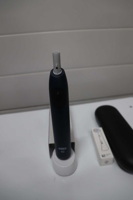 Електрическа четка за зъби Oral-B iO 2 Черна 3 режима на почистване Меко и тихо четкане