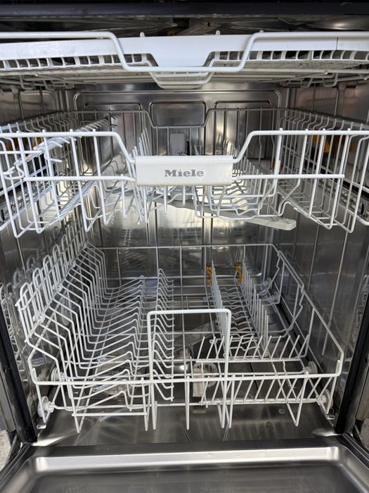 Съдомиялна машина за вграждане MIELE 60см, 3бр кошници,