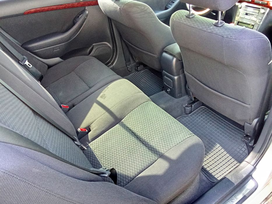 Toyota Avensis 2.0  pentru dezmembrări!