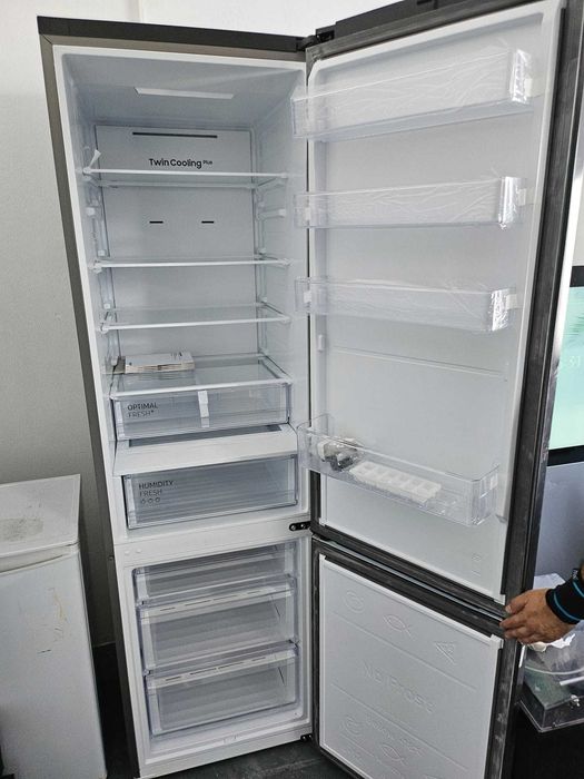 Frigider Samsung RB38C607AB1, 387 l, No Frost, Clasa A, Smart Control, H 203 cm, Dark Inox !