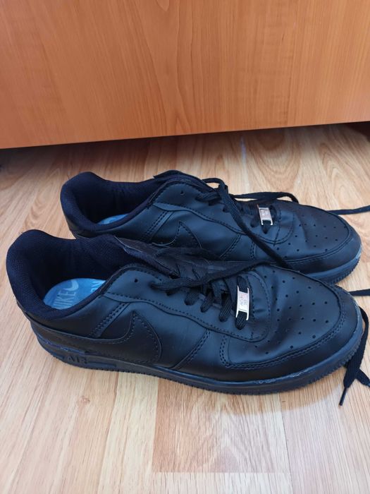 Дамски черни обувки