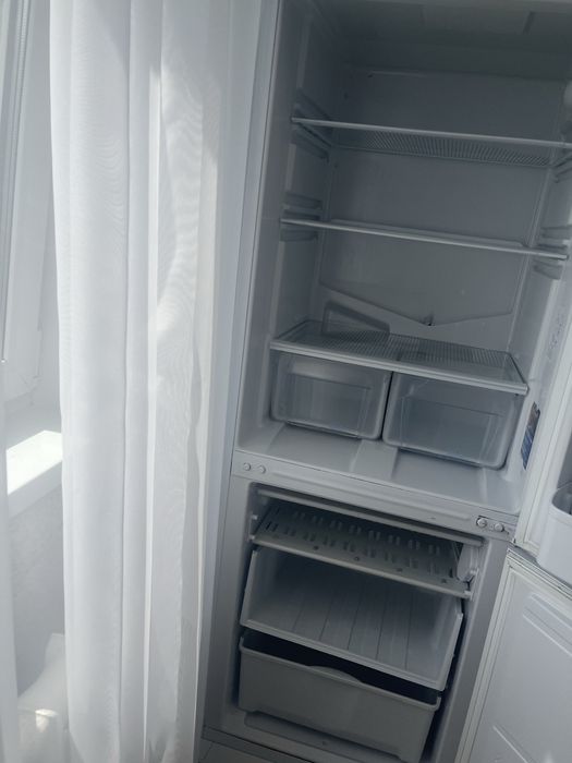 Холодильник б/у Indesit