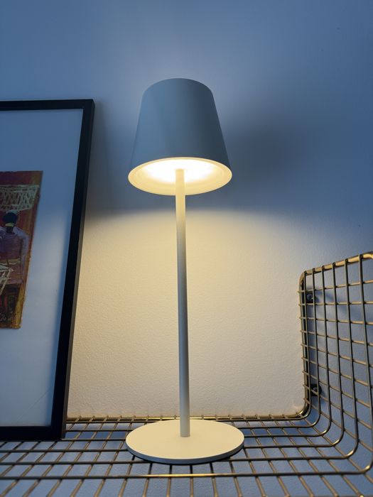 Lampa cu acumulator alba