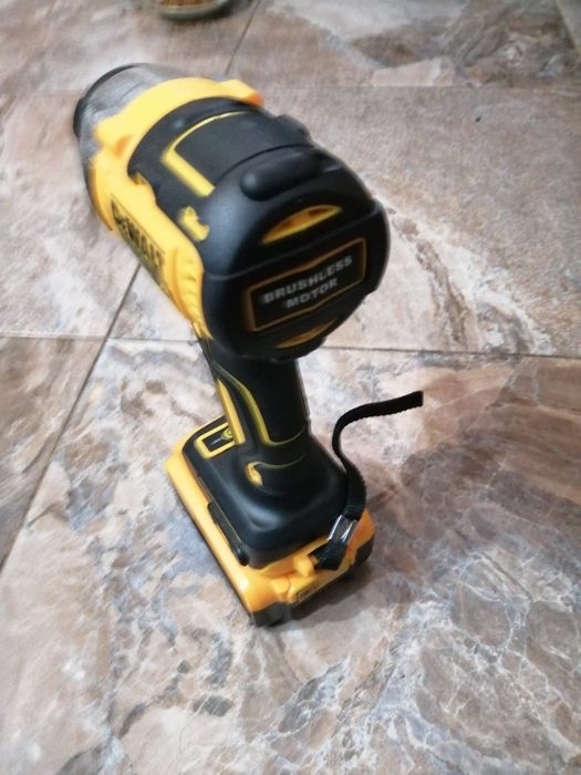 Impact Dewalt DCF 860 cu acumulator de 6A NOU