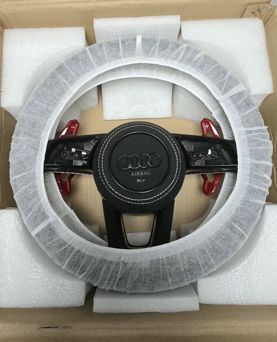 Volan Audi cu încălzire  piele alcantara si piele perforata