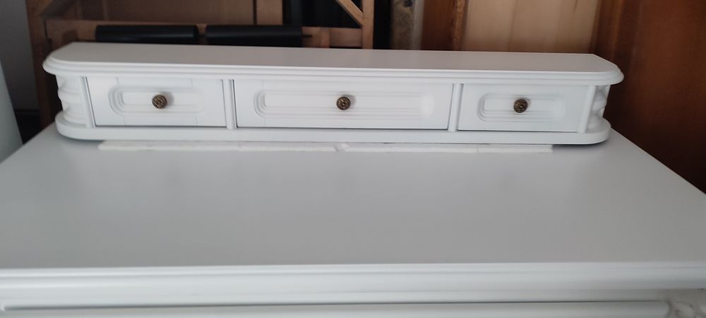 Comoda tv  din lemn masiv de tei cu trei sertare  plus corp cu sertare