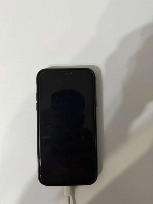 Продам Айфон 11