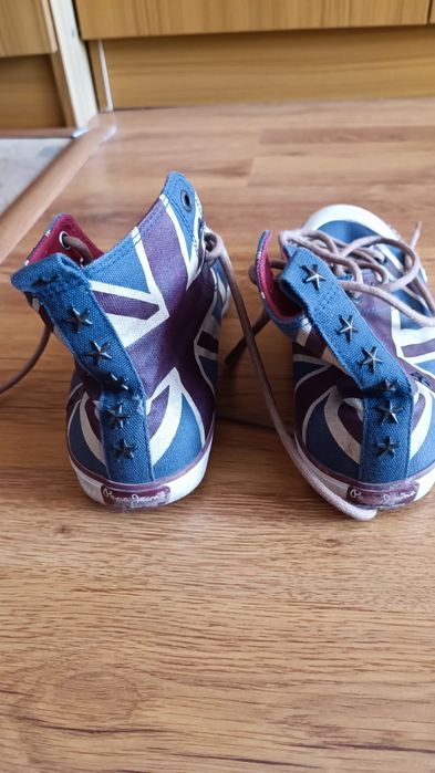 Продавам дамски кецове