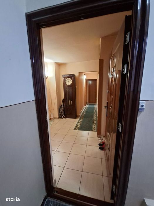 Apartament 3 camere decomandate, cu balcon ,zona Dacia ,centarala gaze
