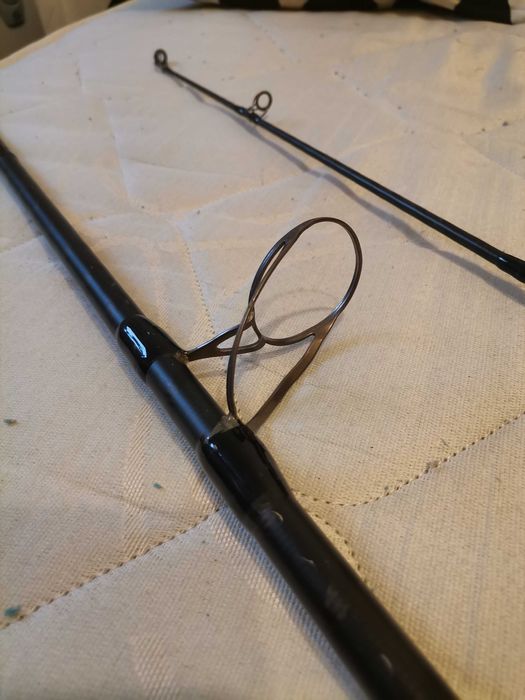 Продавам спод въдица с макара